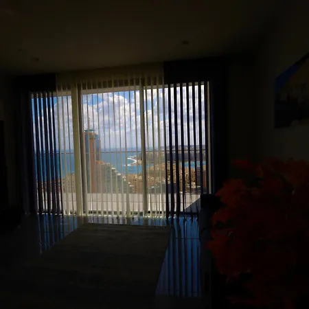 Sea View Mercury Tower, Rooftop Infinity Pool Lejlighed *