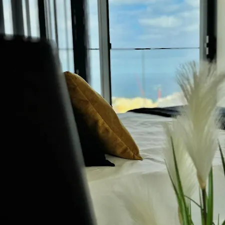 Sea View Mercury Tower, Rooftop Infinity Pool Appartement