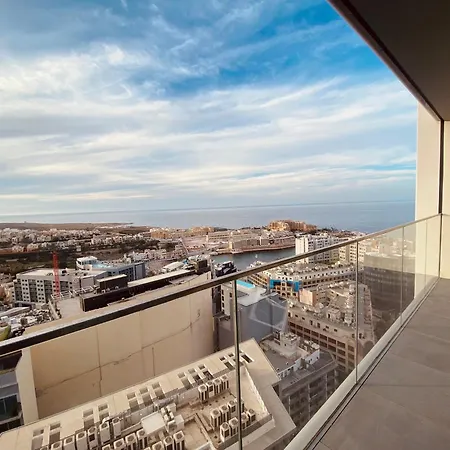 St Julian's With An 18th Floor View And Rooftop Infinity Pool