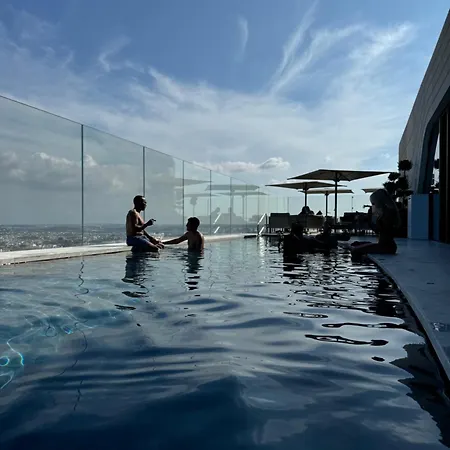 St Julian's With An 18th Floor View And Rooftop Infinity Pool Apartment Saint Julian's