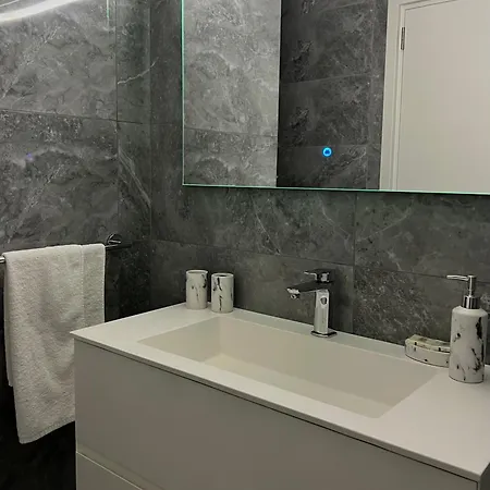 Апартаменты Sea View Mercury Tower, Rooftop Infinity Pool