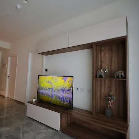Apartment St Julian's With An 18th Floor View And Rooftop Infinity Pool *