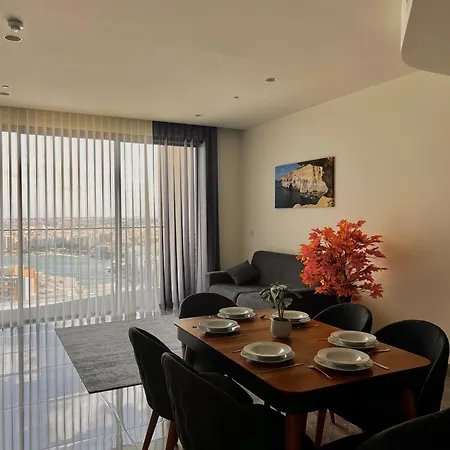 Apartment St Julian's With An 18th Floor View And Rooftop Infinity Pool