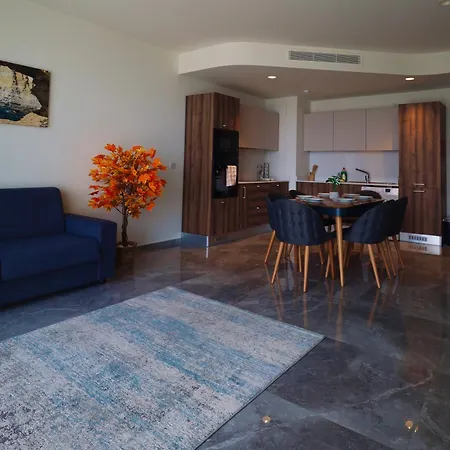 Apartament St Julian's With An 18th Floor View And Rooftop Infinity Pool