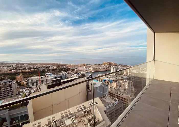 Sea View Mercury Tower, Rooftop Infinity Pool
