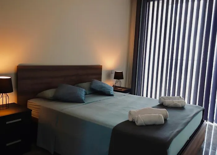 Sea View Mercury Tower, Rooftop Infinity Pool San Giuliano