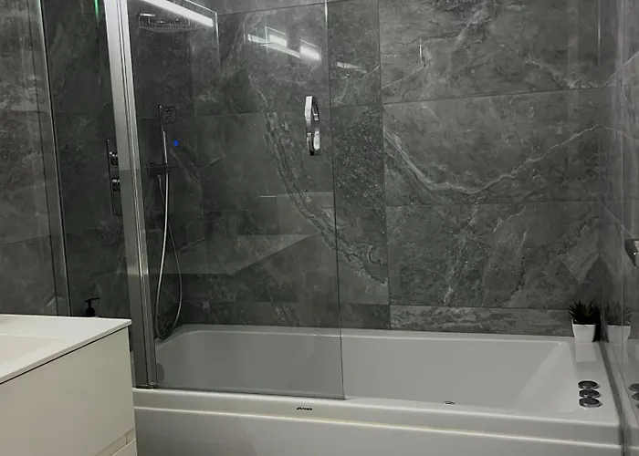 Sea View Mercury Tower, Rooftop Infinity Pool Apartament St. Julian's