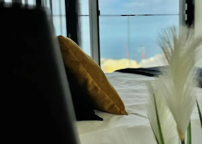 Sea View Mercury Tower, Rooftop Infinity Pool Apartman