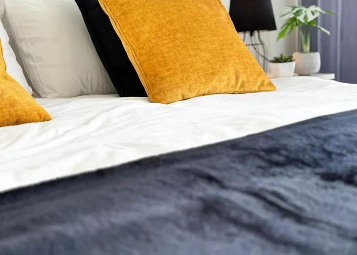 Sea View Mercury Tower, Rooftop Infinity Pool