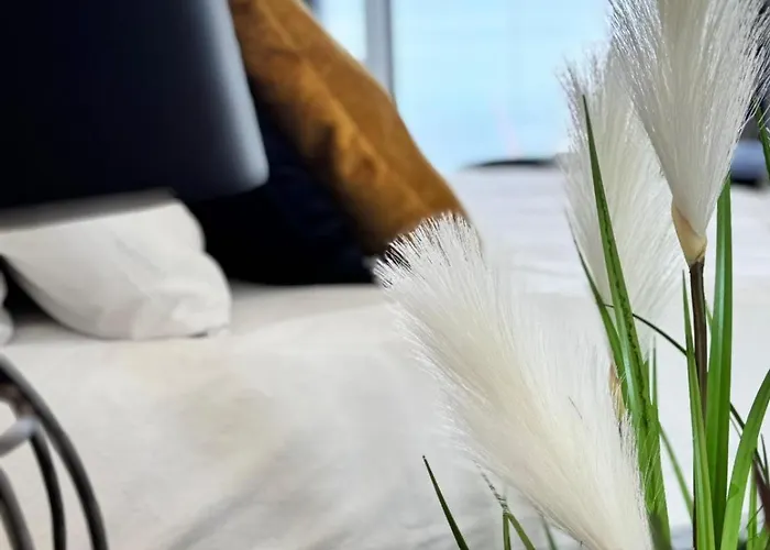 Sea View Mercury Tower, Rooftop Infinity Pool Apartment