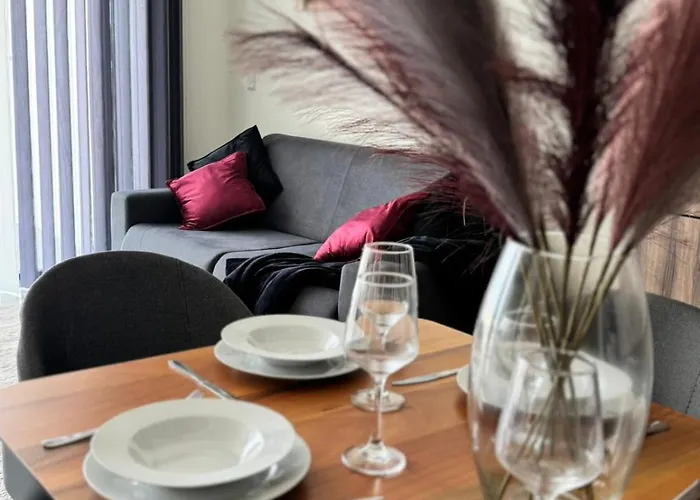 Sea View Mercury Tower, Rooftop Infinity Pool Apartment