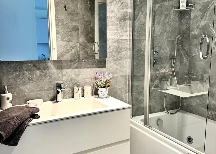 Apartment Sea View Mercury Tower, Rooftop Infinity Pool Saint Julian's