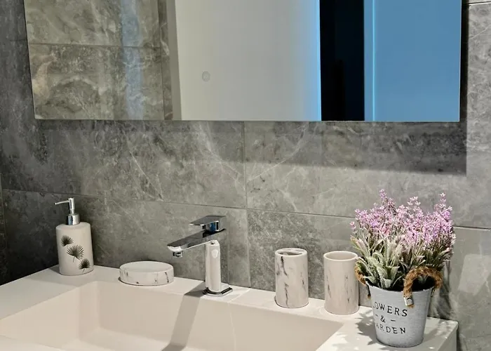 Apartment Sea View Mercury Tower, Rooftop Infinity Pool *