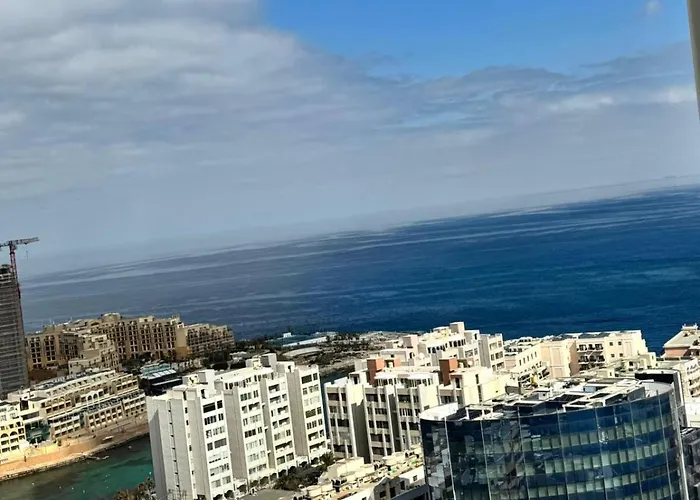 Sea View Mercury Tower, Rooftop Infinity Pool