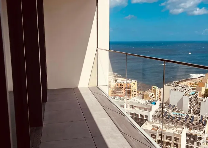 Sea View Mercury Tower, Rooftop Infinity Pool